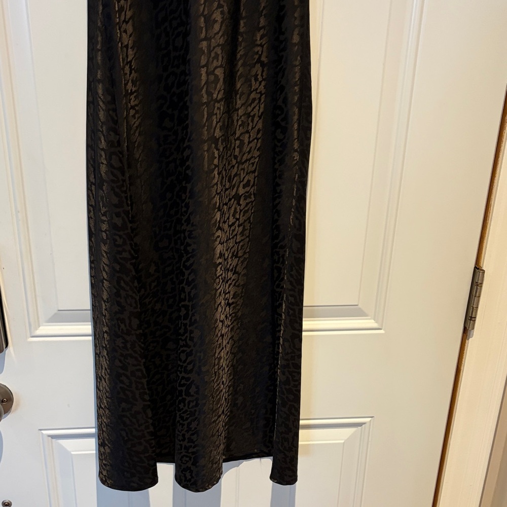 Elegant Black Slip Dress - Picture 8 of 10